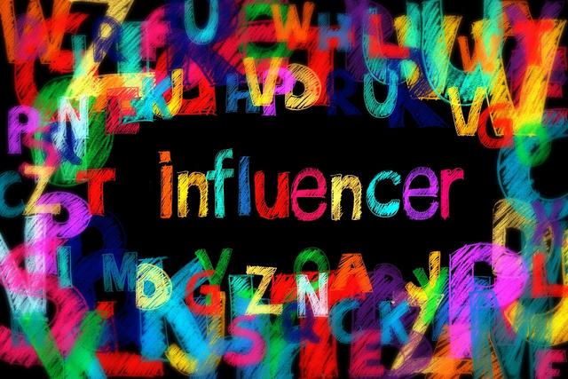 how-to-land-brand-deals-as-a-small-creator